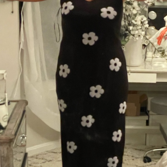 H&M BLACK WHITE V neck DAISY KNIT DRESS SUNDRESS MİDI NWT. SZ M - Picture 8 of 9